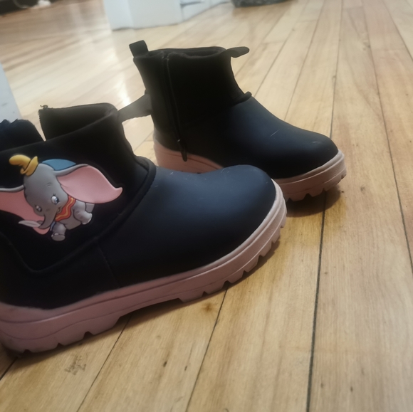 Toddler shoes for sale new and used - Picture 2 of 3